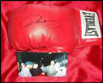 Oscar De La Hoya Signed Boxing Glove